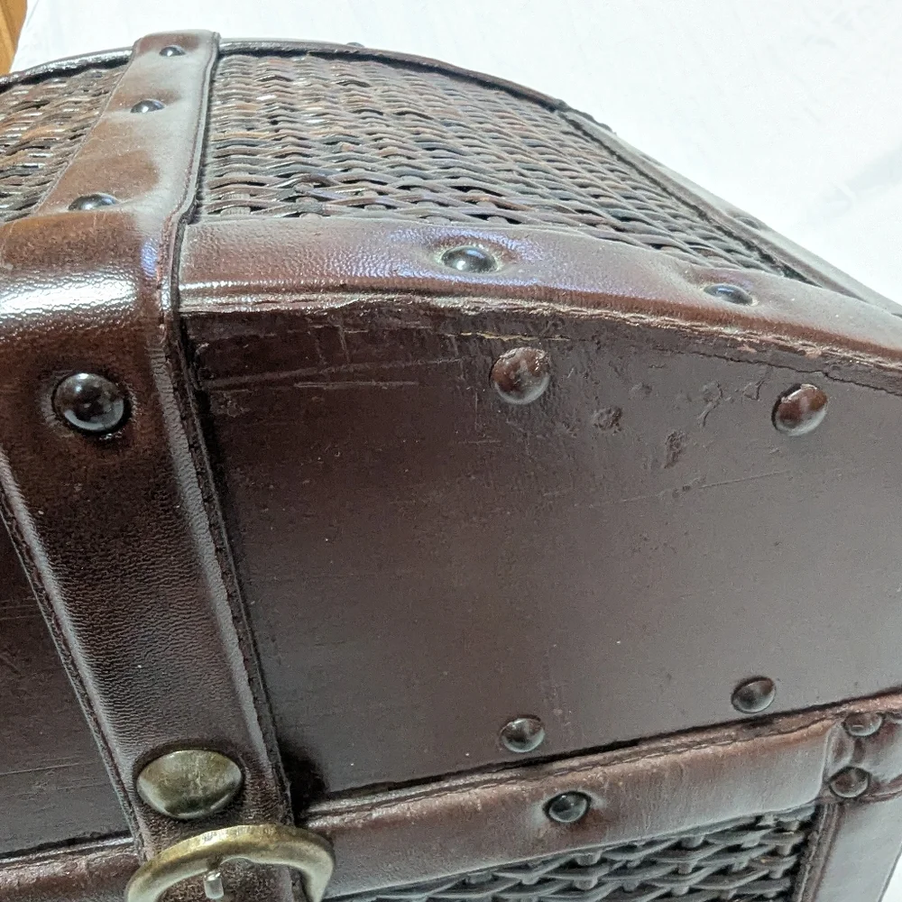 Vtg 80s Hinged Wicker Riveted Wooden‎ Box Lg 13x10x12 Dome Lid Snap Closure READ